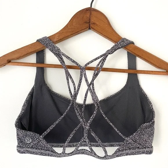 Lululemon Free To Be Zen Bra size 6
Sea Spray Alpine White Dark Chrome - Picture 3 of 6